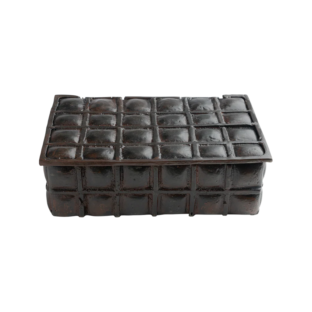 Jan Barboglio Me Cuadra Iron Box