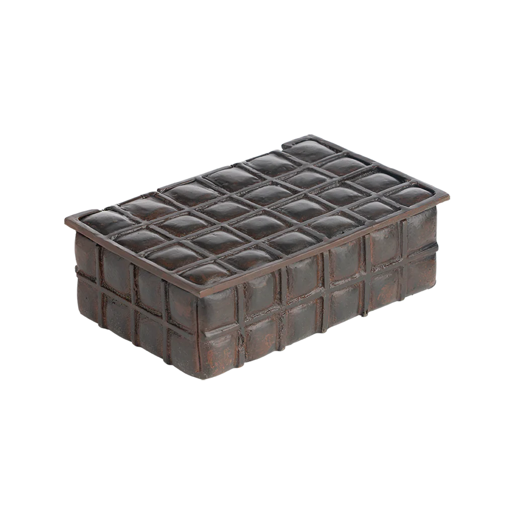 Jan Barboglio Me Cuadra Iron Box