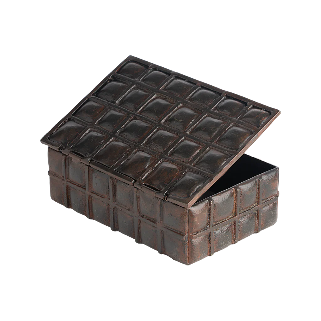 Jan Barboglio Me Cuadra Iron Box