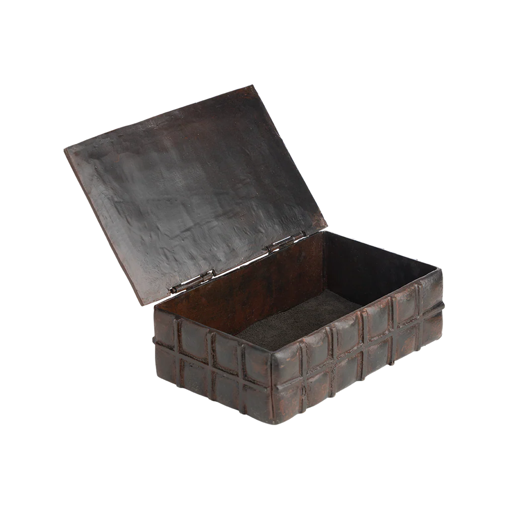 Jan Barboglio Me Cuadra Iron Box