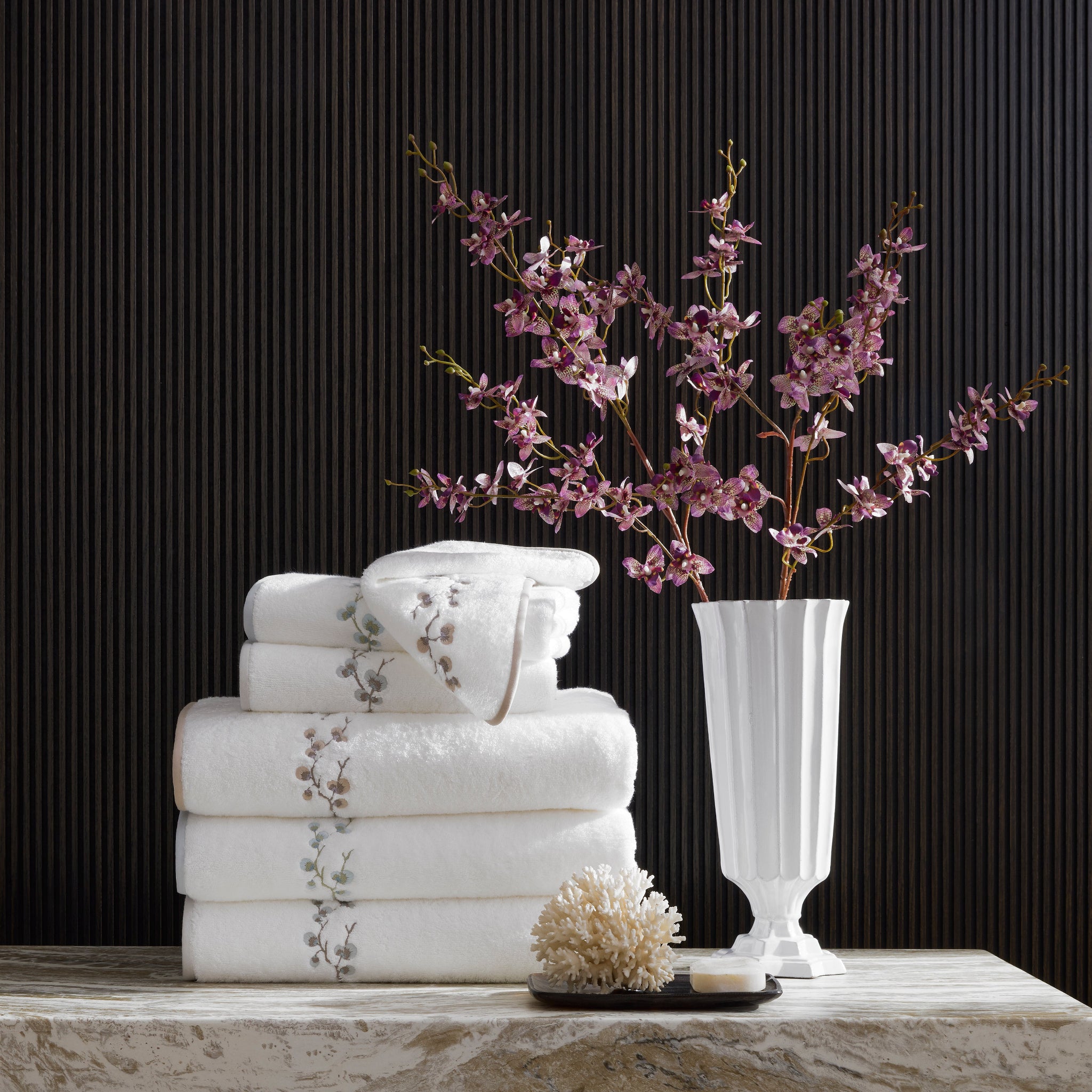 VALLAD ITEM BATH TOWEL 新品未開封 Matouk Jasmine Giza Egyptian Cotton Embroidered Bath Towels + Tub