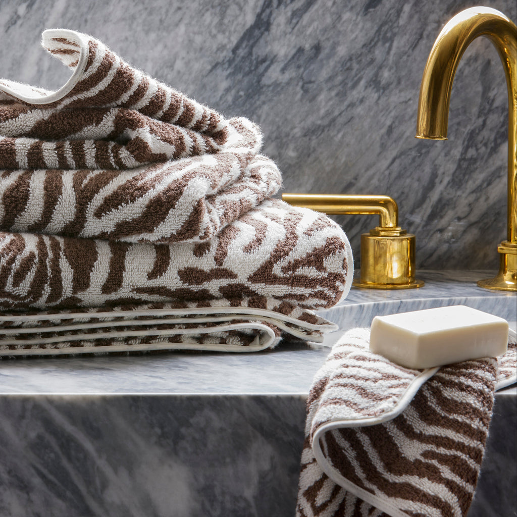 Matouk Regine Zebra Weave Bath Towels + Quilted Tub Mat – The