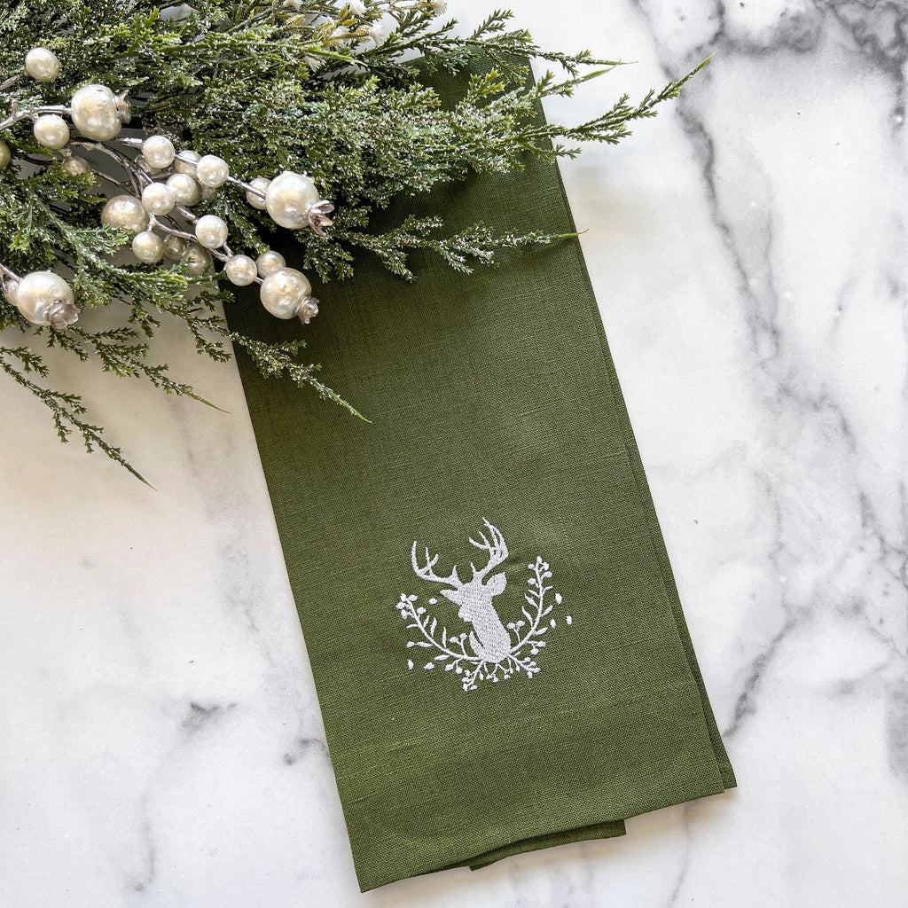 Arte Italica Stag with Holly Berries Towel